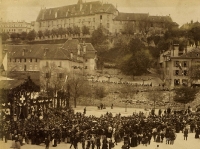 Les fêtes universitaires de Lausanne, arrivée du Cortège à la Grenette, lieu du banquet, 17-20 mai 1891. (© UNIL Archives)