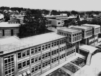 Fribourg, l’Université Miséricorde, vaste édifice de béton armé, 1939. (© Section d’histoire de l’art, UNIL)