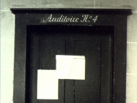 Ancienne Académie, entrée de l\'auditoire no 4. (© UNIL Archives)