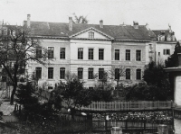 Premier bâtiment de l\'Ecole spéciale de Lausanne, 1857-58, rue de la Tour 8. (© UNIL Archives)