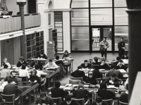 Palais de Rumine, la bibliothèque cantonale et universitaire, 1964. (© UNIL Archives)