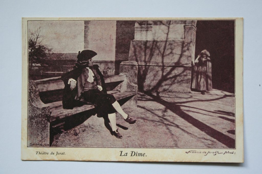 La Dîme, sur le banc, 1903, carte postale, collection privée
