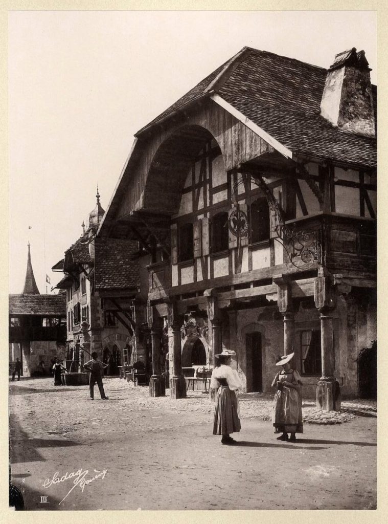 La Grand-Rue du Village suisse, photographies réalisées par Fred Boissonnas. Tiré de : À travers le Village suisse, op. cit.
