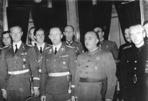 Entrevue d’Hendaye, 23 octobre 1940. De gauche à droite: Karl Wolff, Himmler, Franco et Ramón Serrano Suñer. © Deutsches Bundesarchiv
